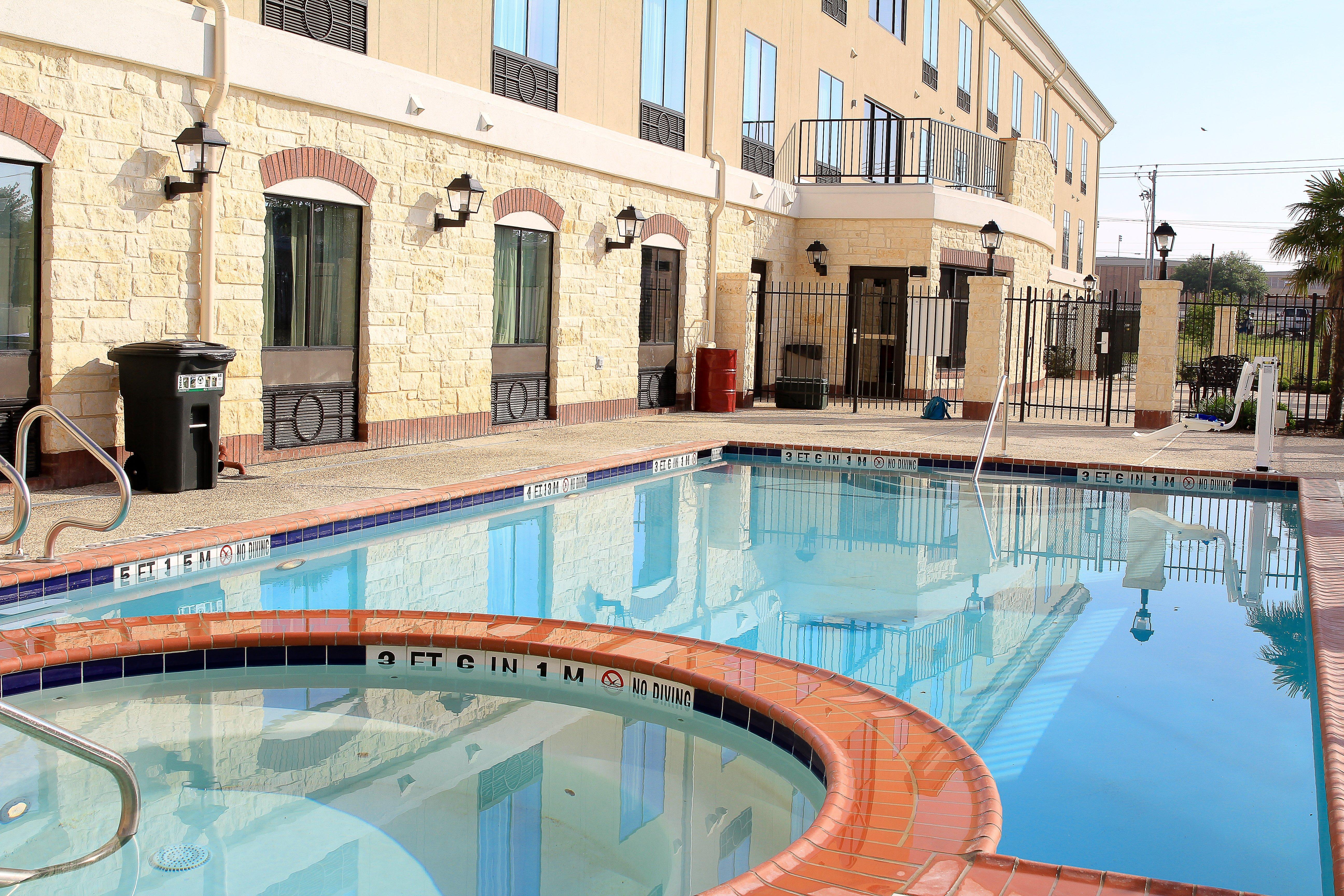 Holiday Inn Express Hotel & Suites Floresville By Ihg Exterior foto